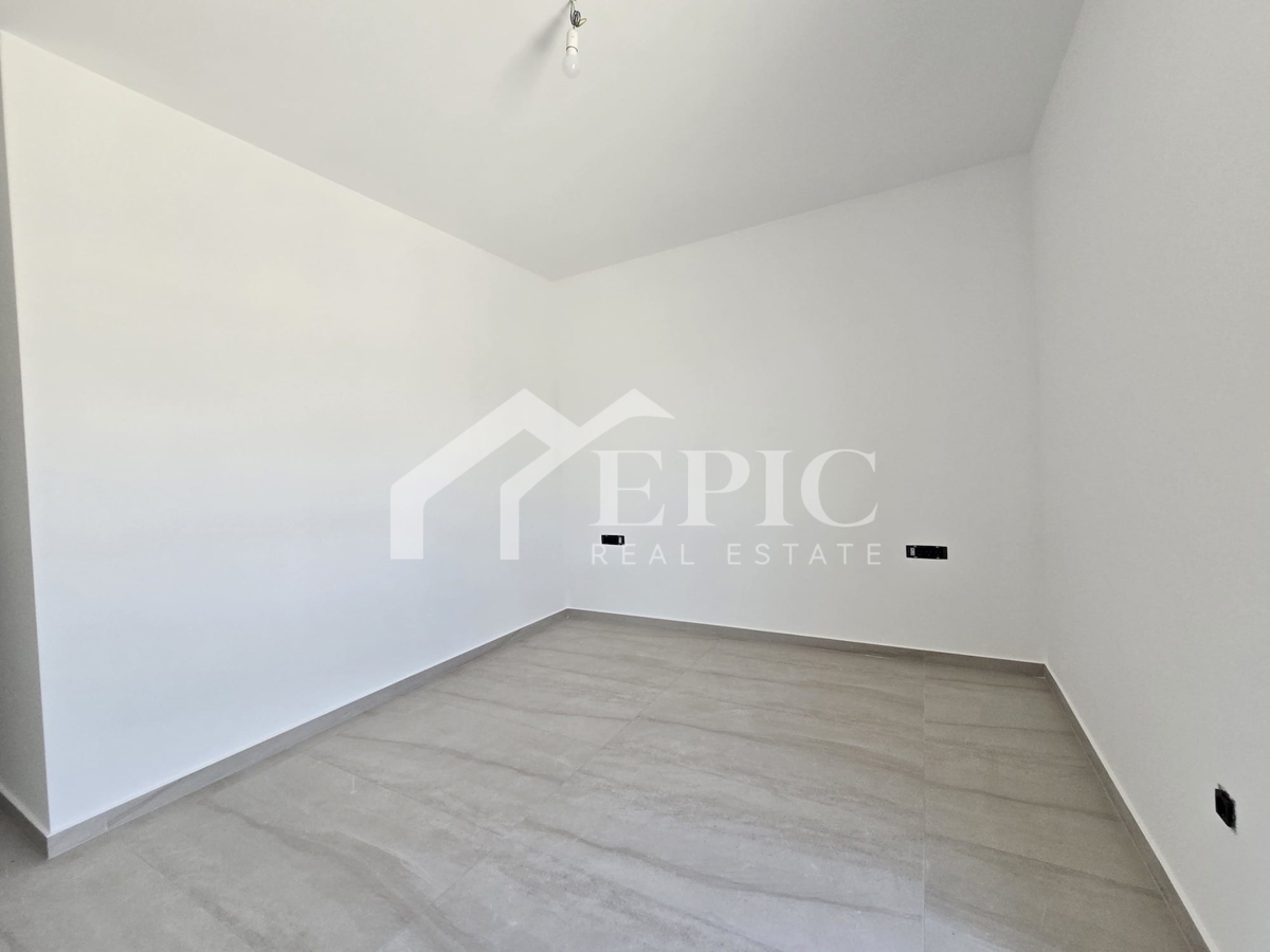 Dvosobno stanovanje, 50 m od plaže