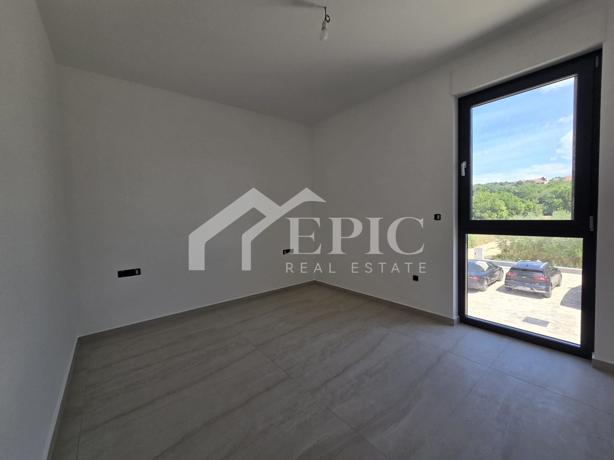 Dvosobno stanovanje, 50 m od plaže