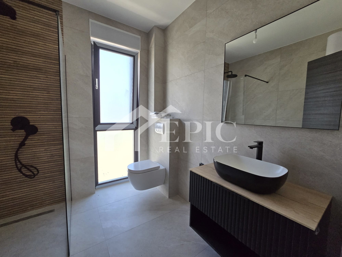 Dvosobno stanovanje, 50 m od plaže