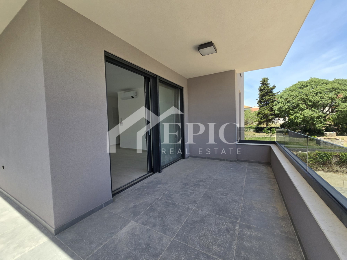 Dvosobno stanovanje, 50 m od plaže