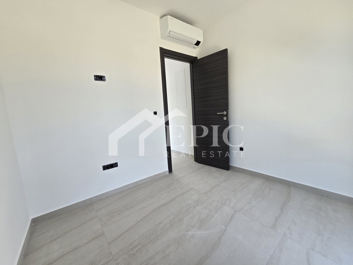 Dvosobno stanovanje, 50 m od plaže