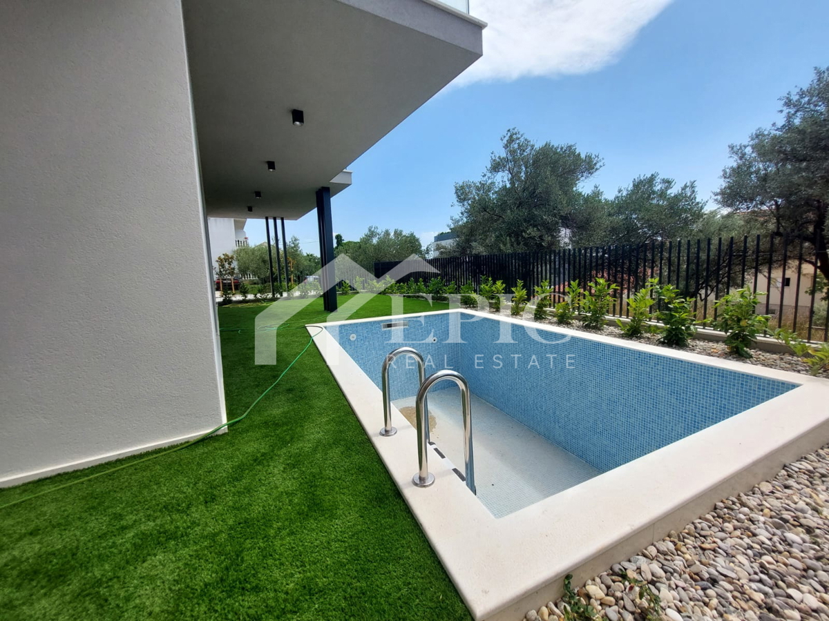 KOŽINO, ZADAR - TROSOBNO STANOVANJE S BAZENOM