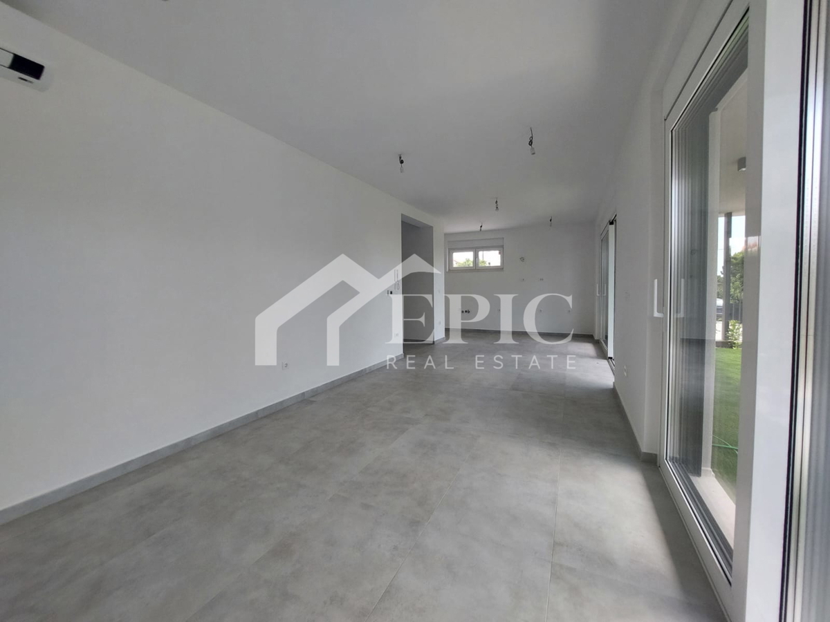 KOŽINO, ZADAR - TROSOBNO STANOVANJE S BAZENOM