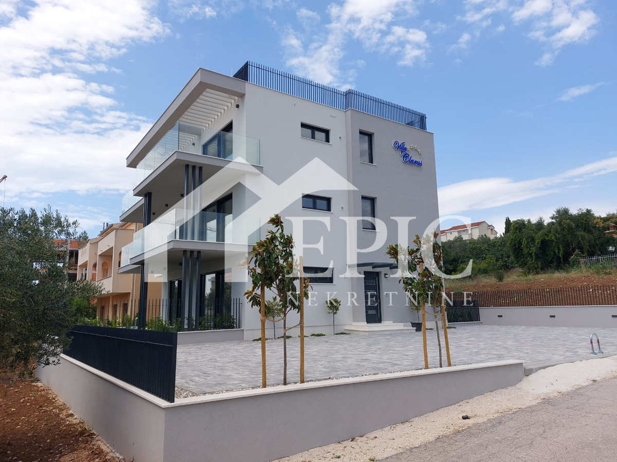 KOŽINO, ZADAR - TROSOBNO STANOVANJE S BAZENOM