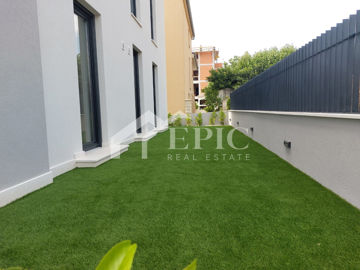 KOŽINO, ZADAR - TROSOBNO STANOVANJE S BAZENOM