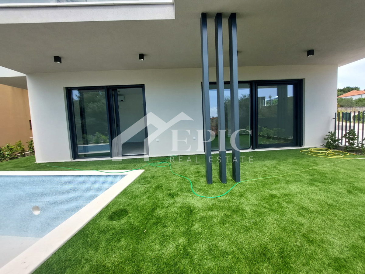 KOŽINO, ZADAR - TROSOBNO STANOVANJE S BAZENOM