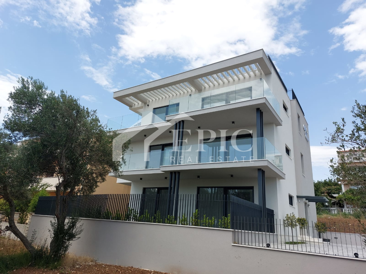 KOŽINO, ZADAR - TROSOBNO STANOVANJE S BAZENOM