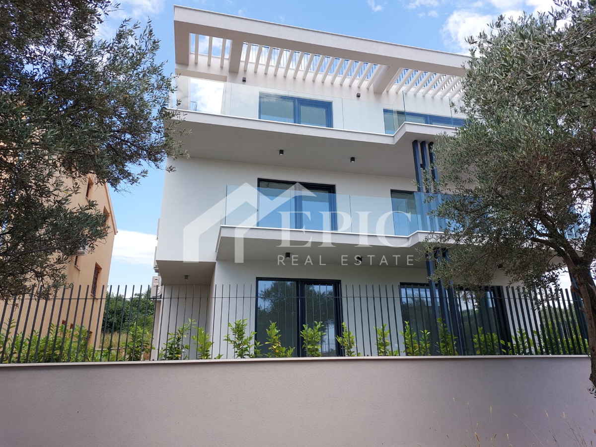 KOŽINO, ZADAR - TROSOBNO STANOVANJE S BAZENOM