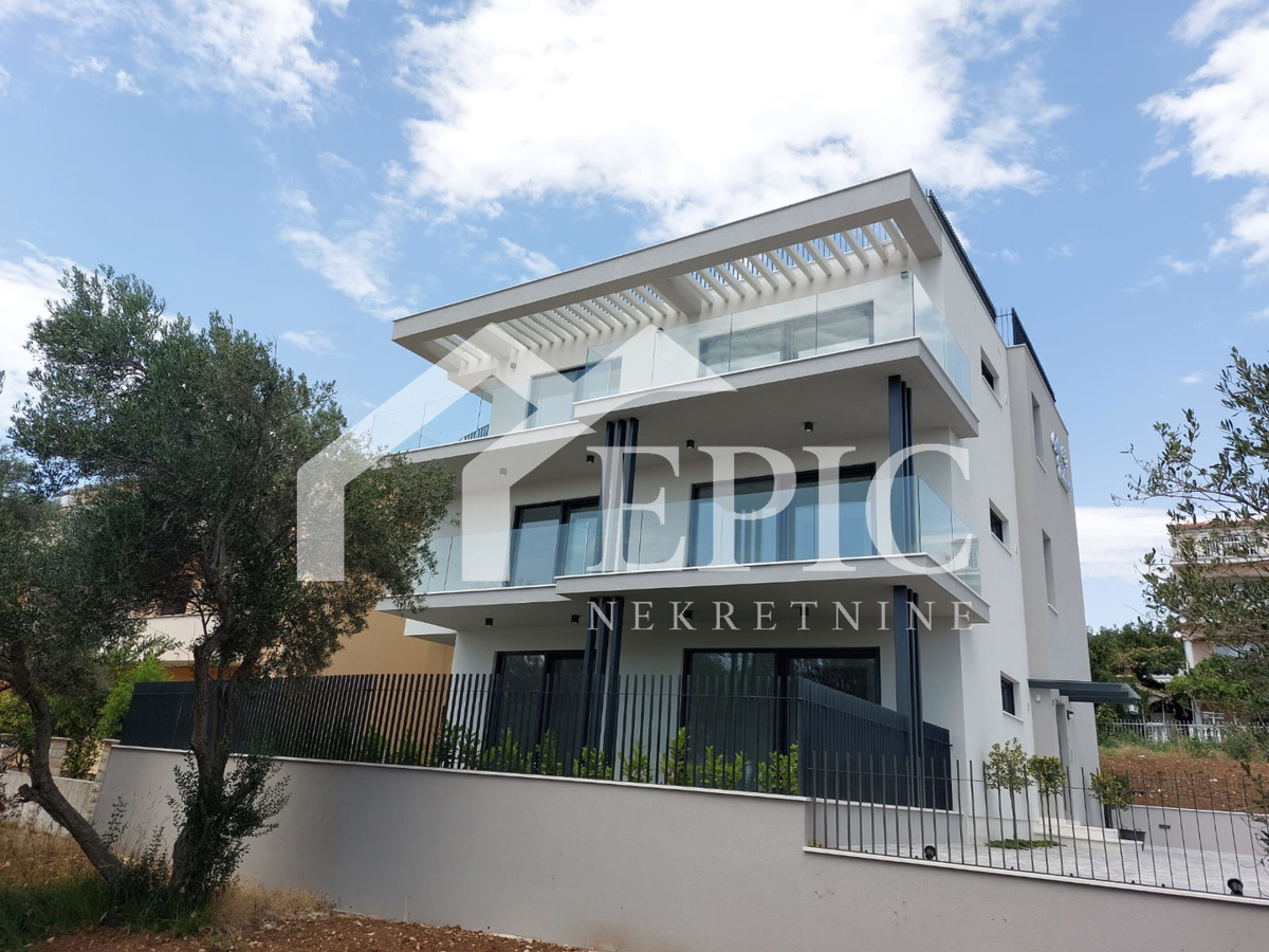 KOŽINO, ZADAR - TROSOBNO STANOVANJE S BAZENOM