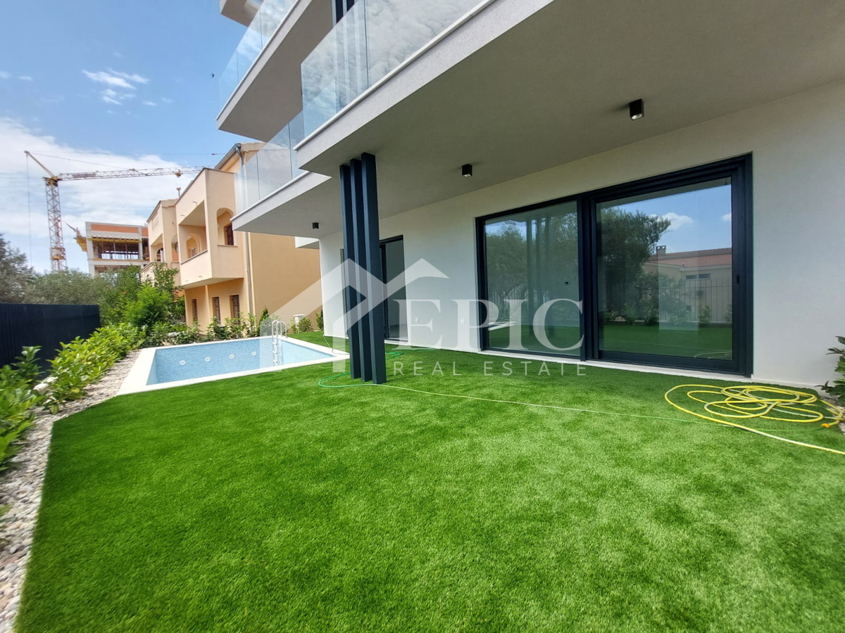 KOŽINO, ZADAR - TROSOBNO STANOVANJE S BAZENOM