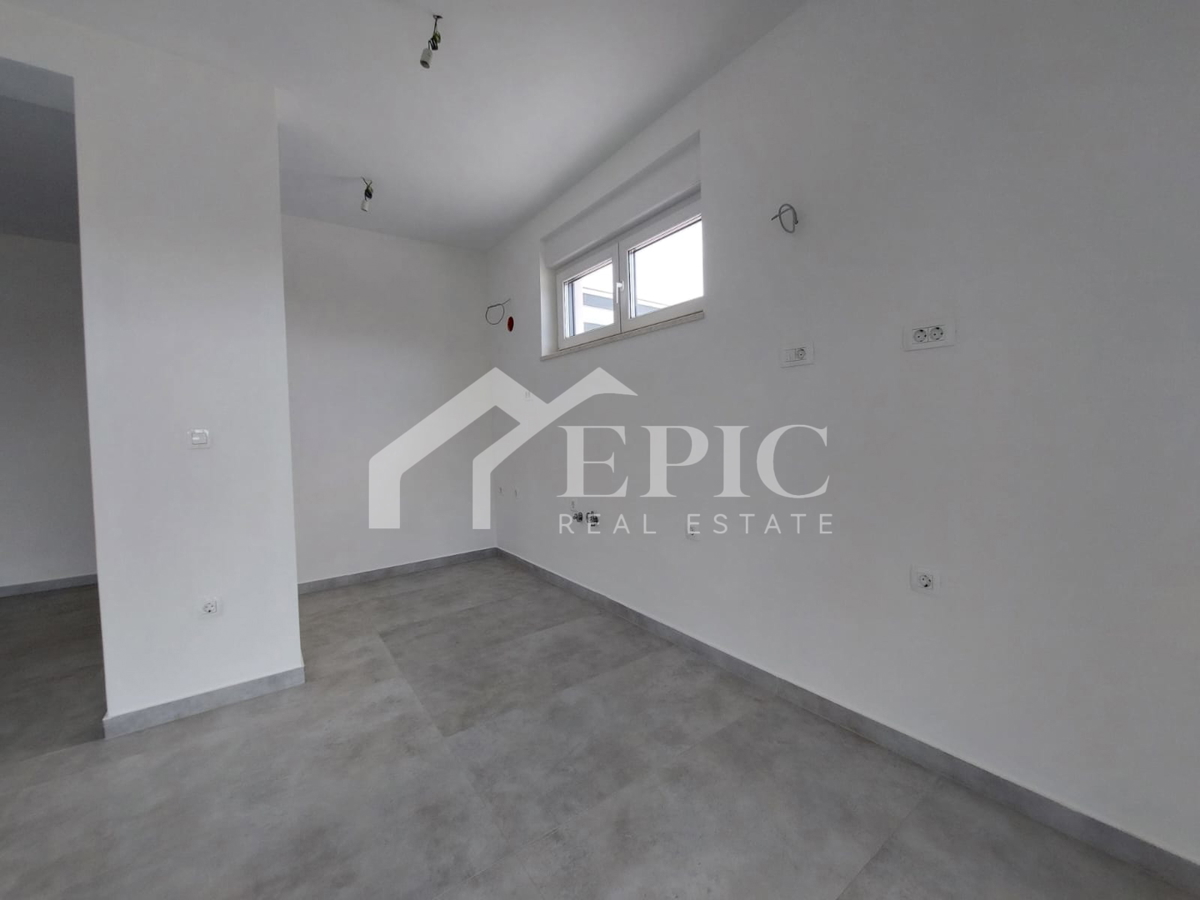 KOŽINO, ZADAR - TROSOBNO STANOVANJE S BAZENOM