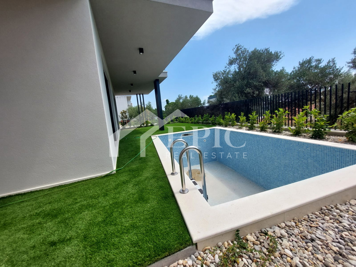 KOŽINO, ZADAR - TROSOBNO STANOVANJE S BAZENOM