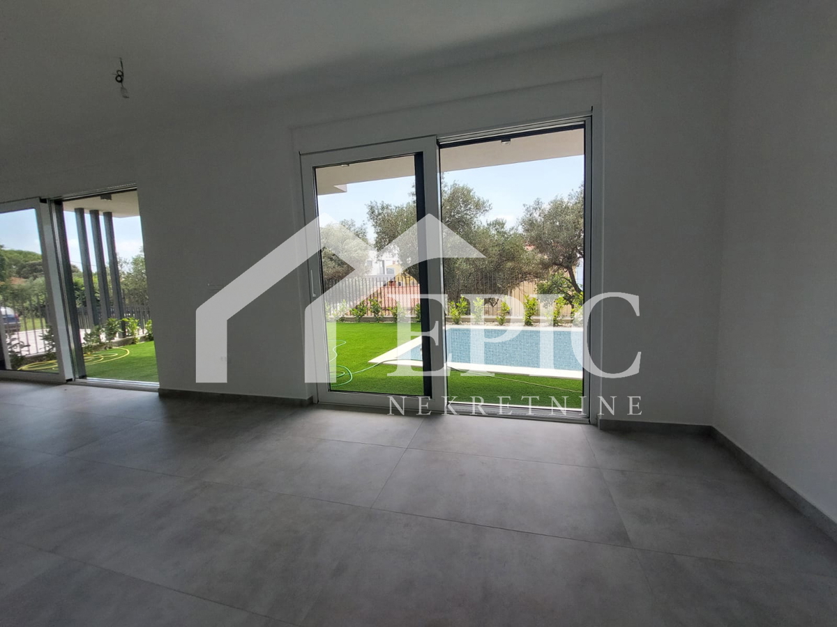 KOŽINO, ZADAR - TROSOBNO STANOVANJE S BAZENOM
