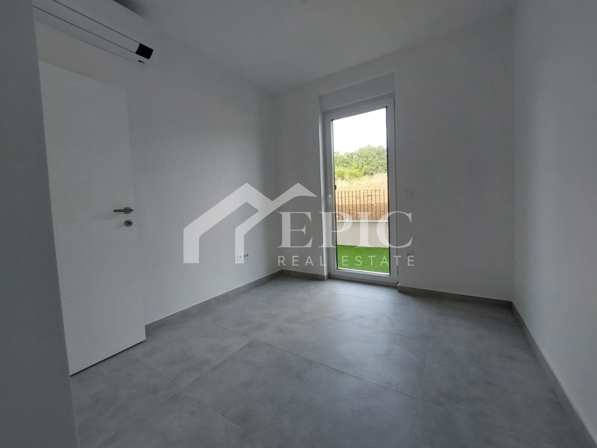 KOŽINO, ZADAR - TROSOBNO STANOVANJE S BAZENOM