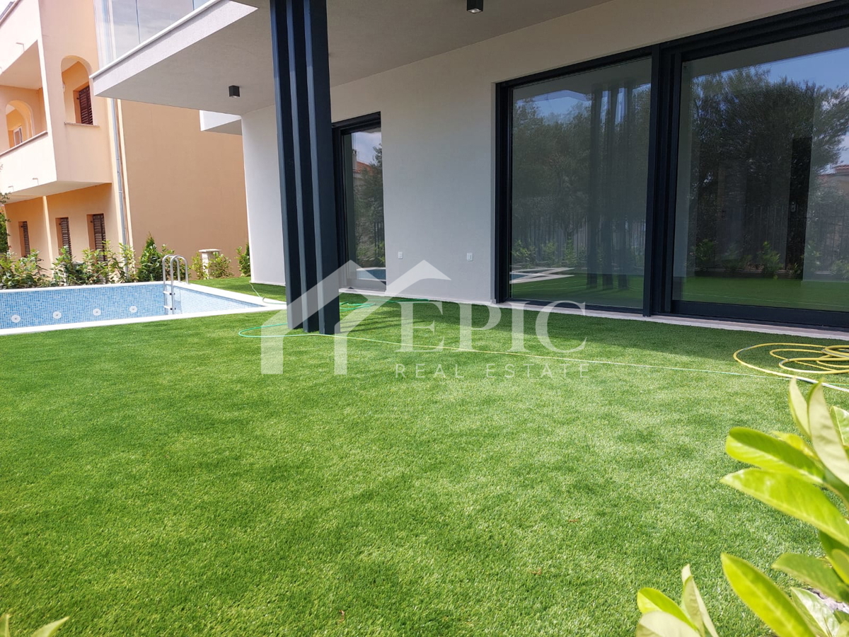 KOŽINO, ZADAR - TROSOBNO STANOVANJE S BAZENOM