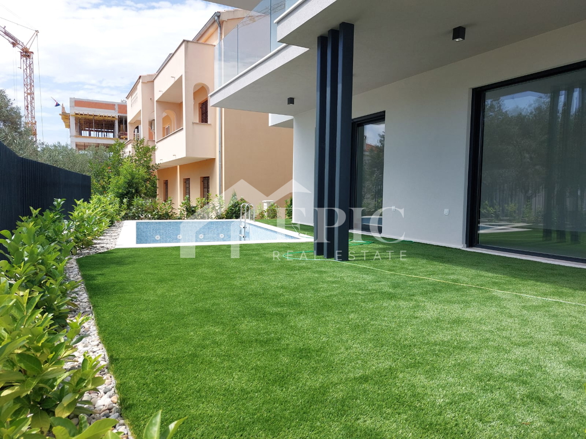 KOŽINO, ZADAR - TROSOBNO STANOVANJE S BAZENOM