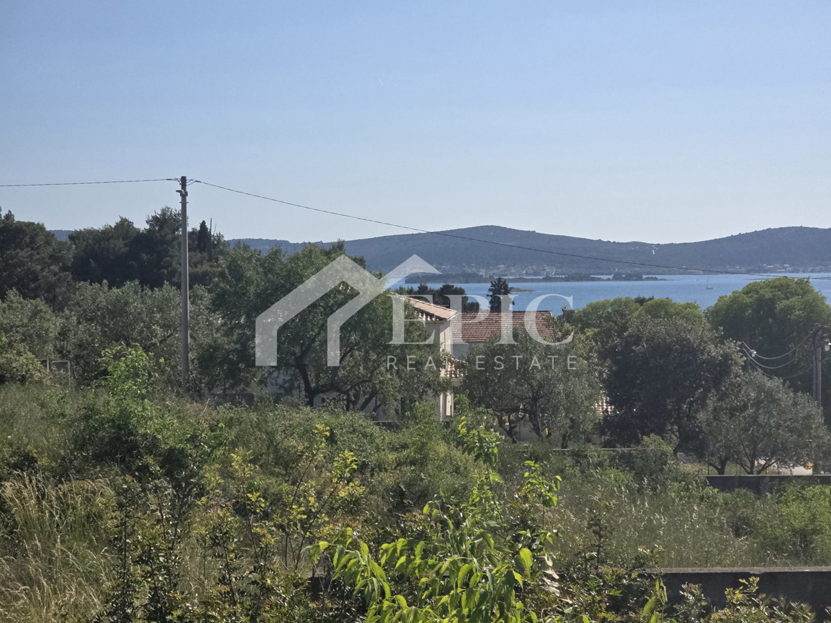 GRADBENO ZEMLJIŠČE S POGLEDOM NA MORJE