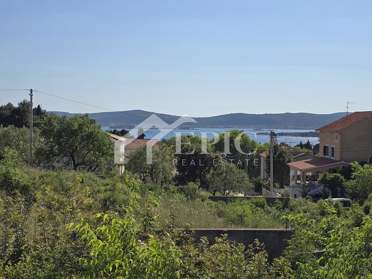 GRADBENO ZEMLJIŠČE S POGLEDOM NA MORJE