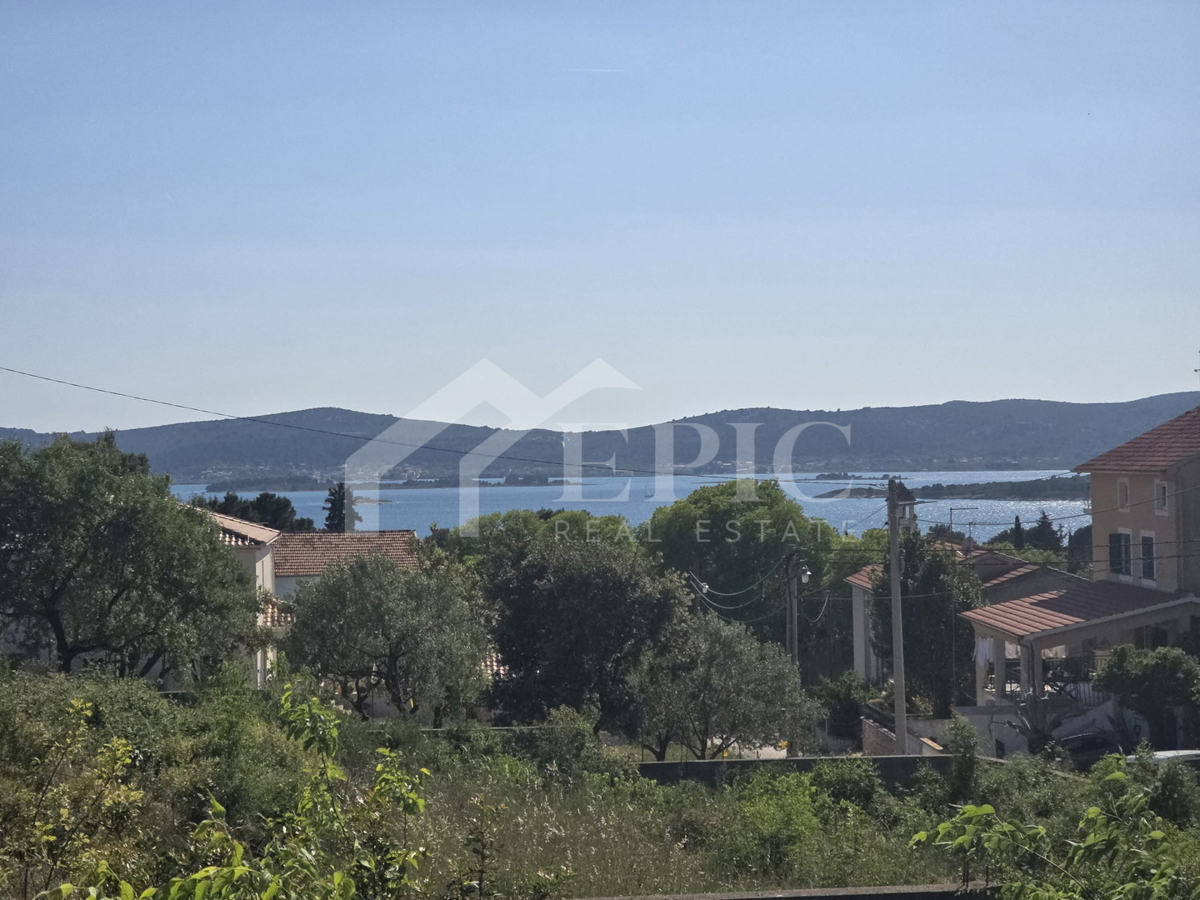 GRADBENO ZEMLJIŠČE S POGLEDOM NA MORJE