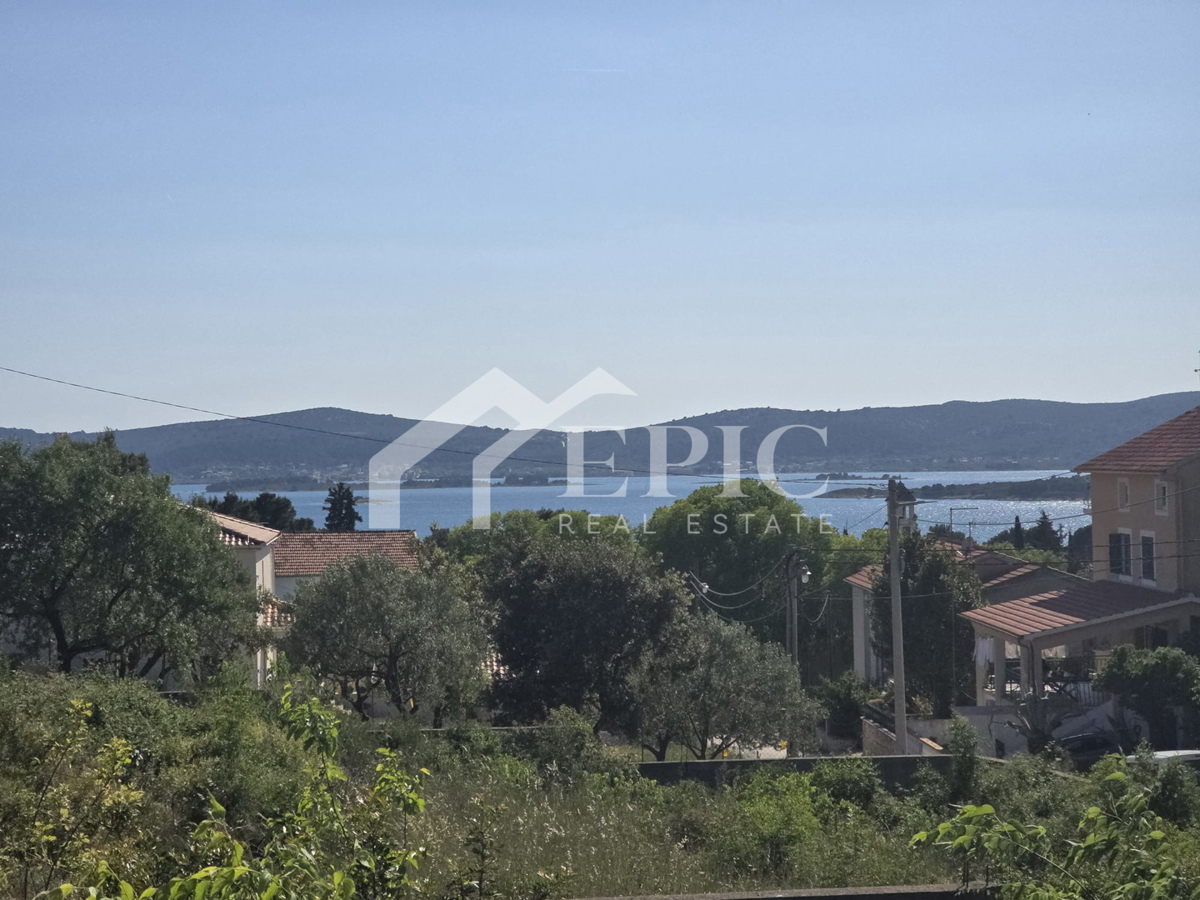 GRADBENO ZEMLJIŠČE S POGLEDOM NA MORJE