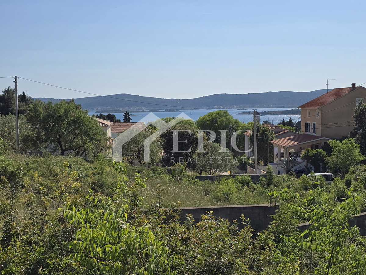 GRADBENO ZEMLJIŠČE S POGLEDOM NA MORJE