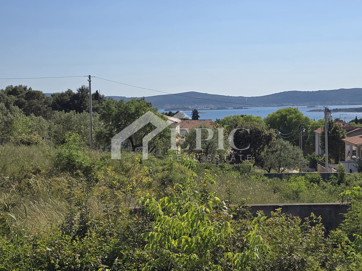 GRADBENO ZEMLJIŠČE S POGLEDOM NA MORJE