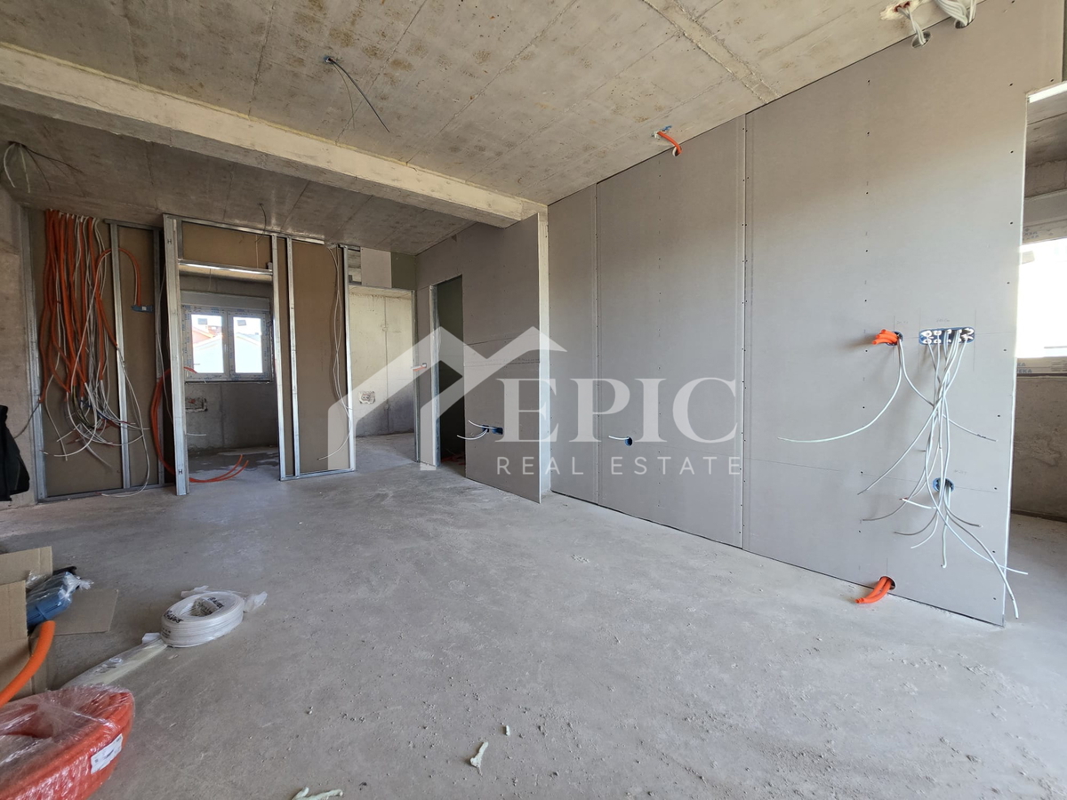 TROSOBNO STANOVANJE V 1. NADSTROPJU, PLOVANIJA