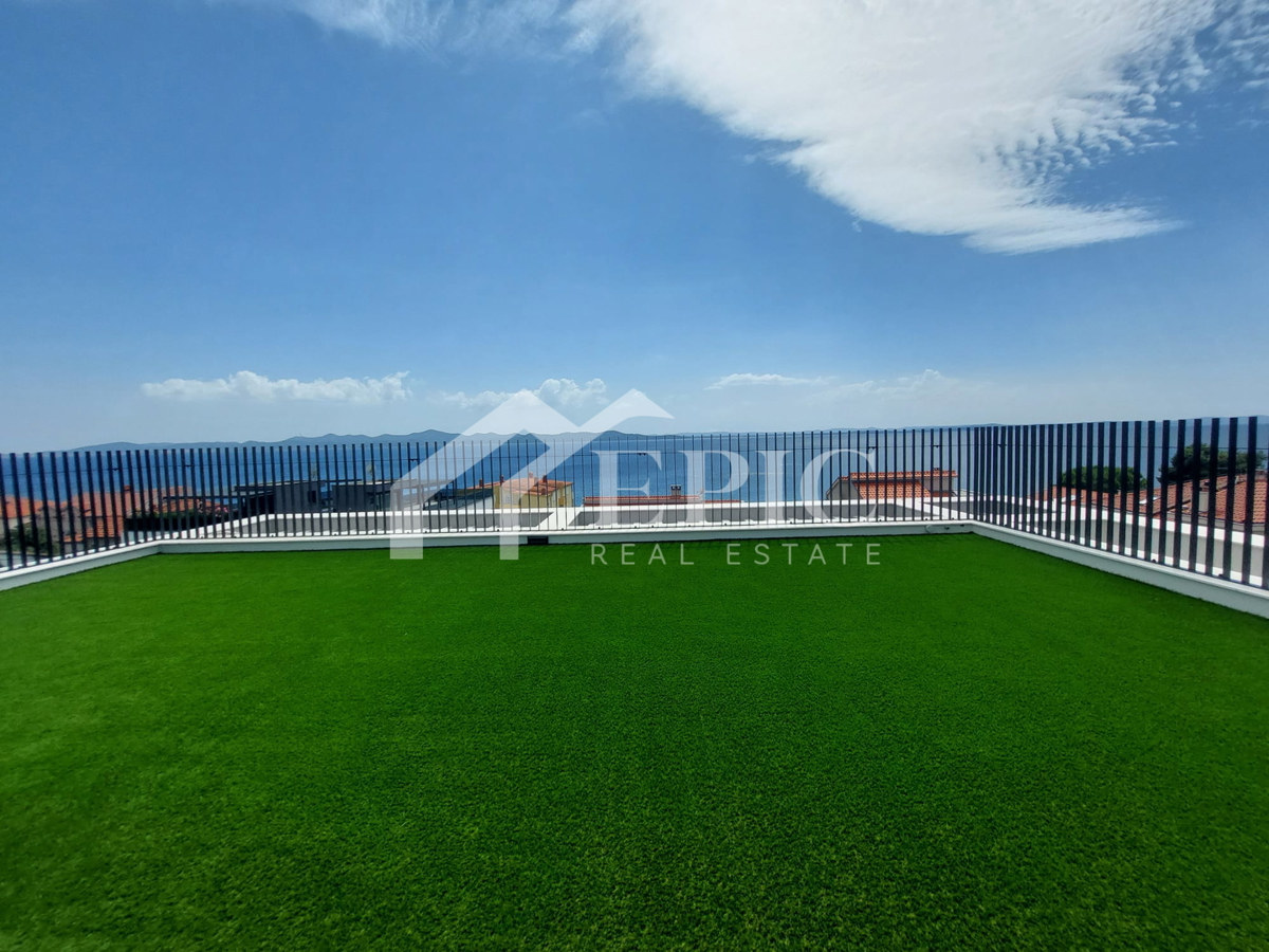 KOŽINO, ZADAR - TRISOBNO STANOVANJE S KROVNIM TERASO