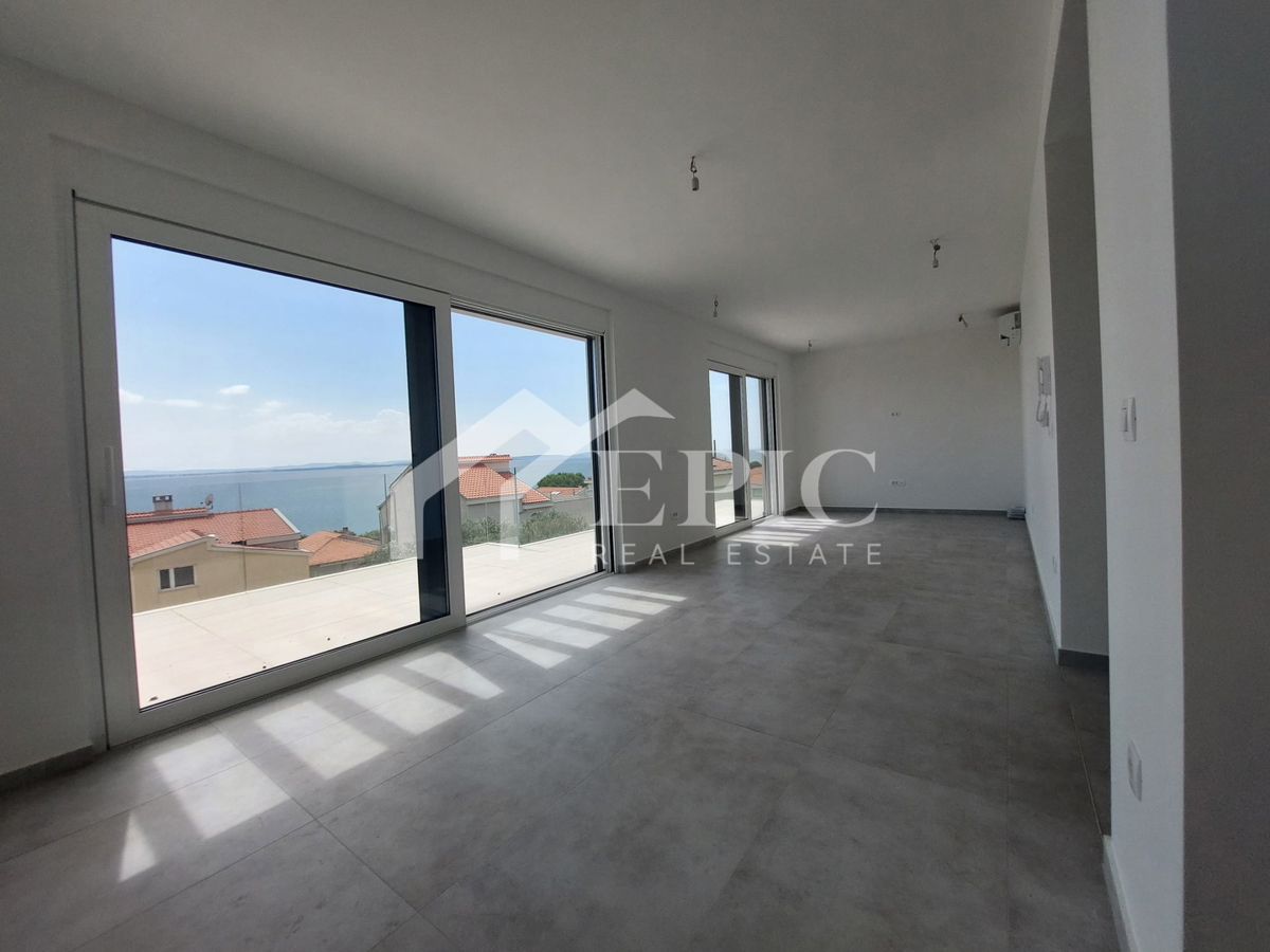 KOŽINO, ZADAR - TRISOBNO STANOVANJE S KROVNIM TERASO