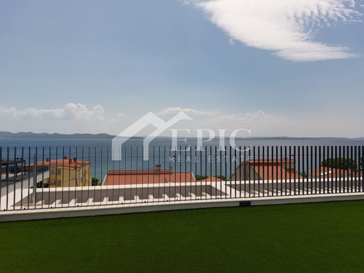 KOŽINO, ZADAR - TRISOBNO STANOVANJE S KROVNIM TERASO