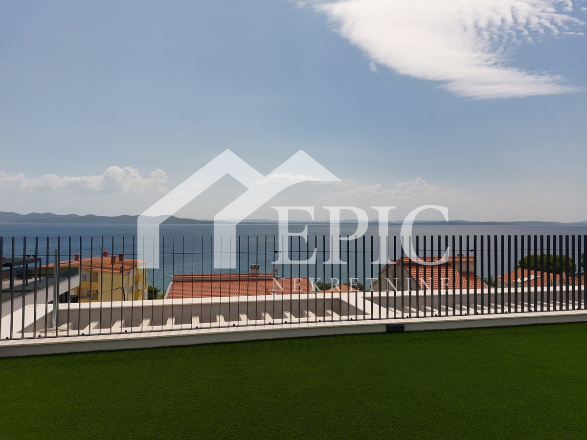 KOŽINO, ZADAR - TRISOBNO STANOVANJE S KROVNIM TERASO