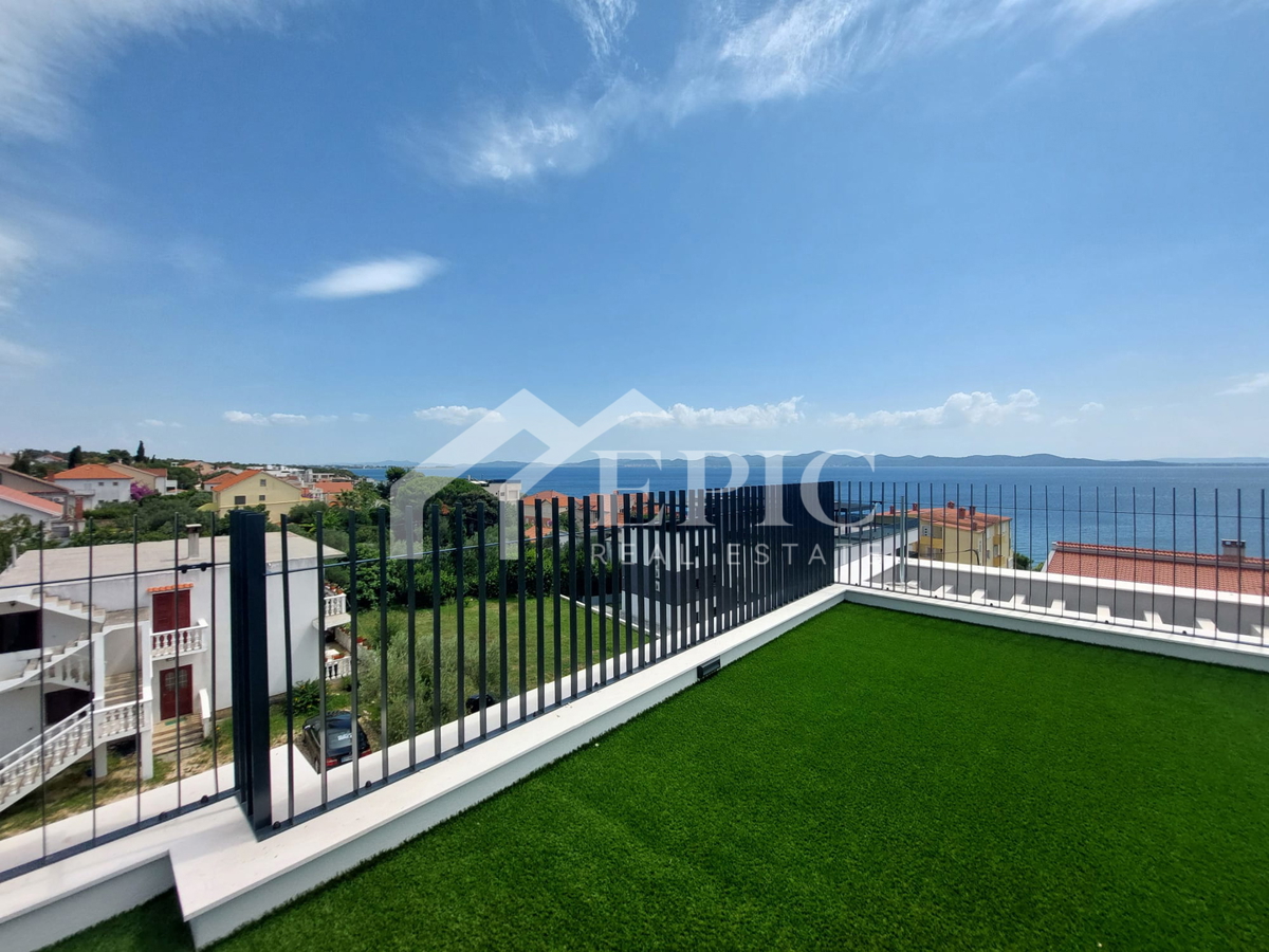 KOŽINO, ZADAR - TRISOBNO STANOVANJE S KROVNIM TERASO