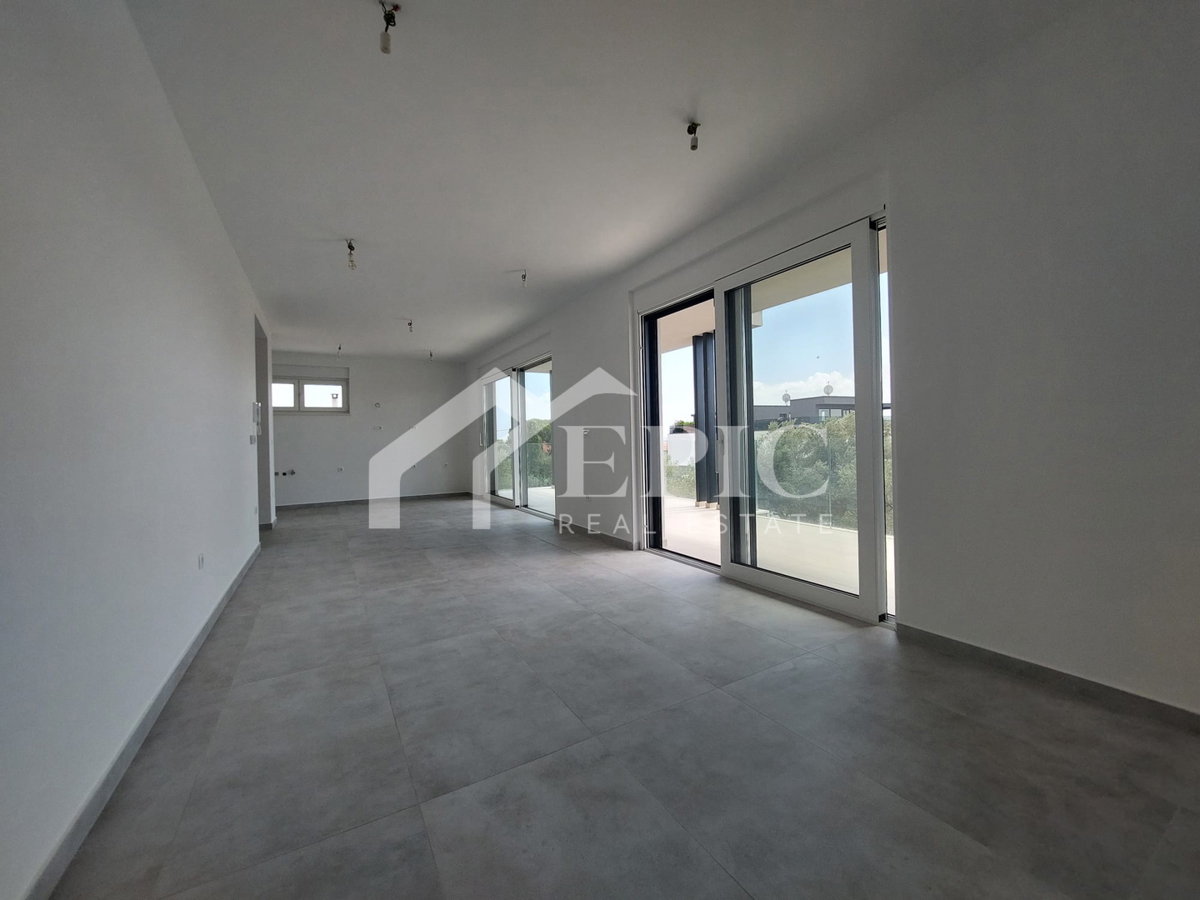 KOŽINO, ZADAR - TRISOBNO STANOVANJE S KROVNIM TERASO