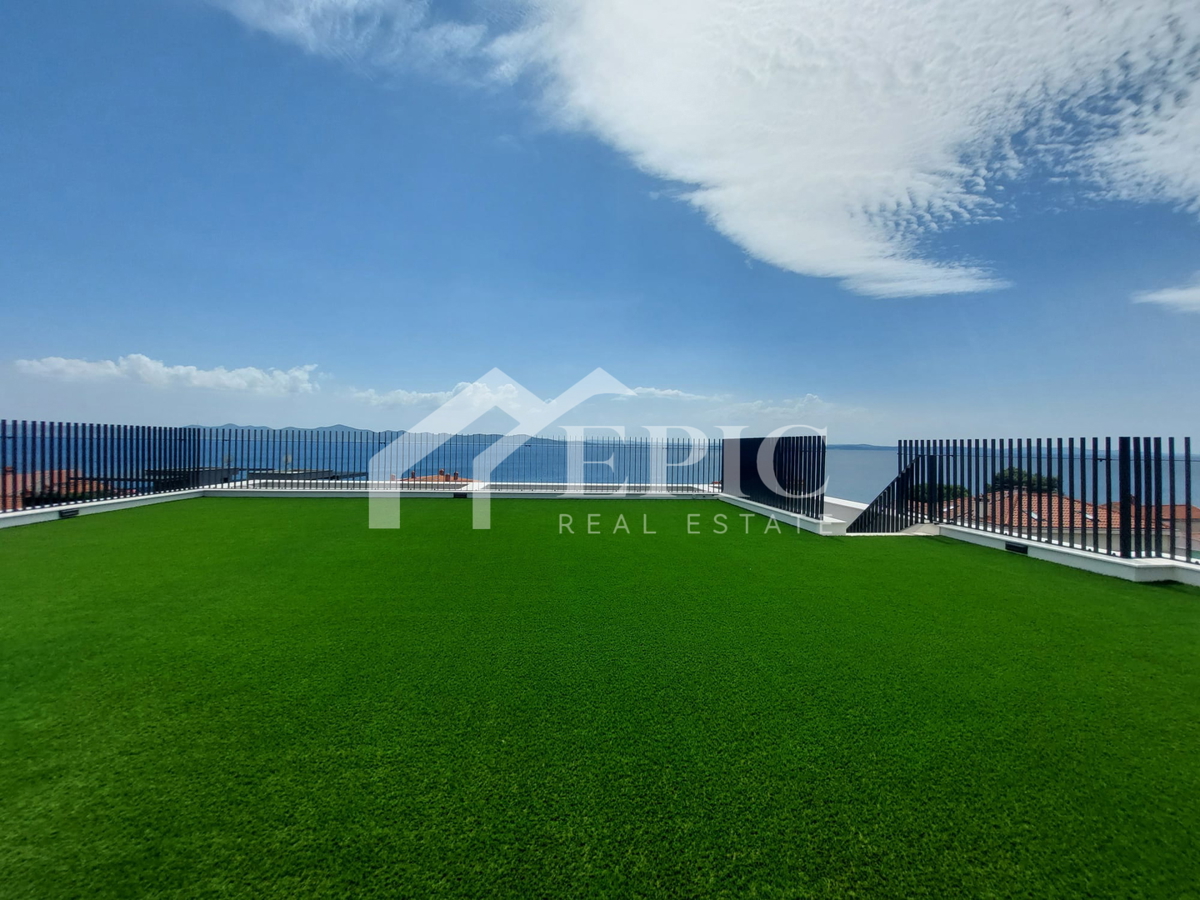 KOŽINO, ZADAR - TRISOBNO STANOVANJE S KROVNIM TERASO