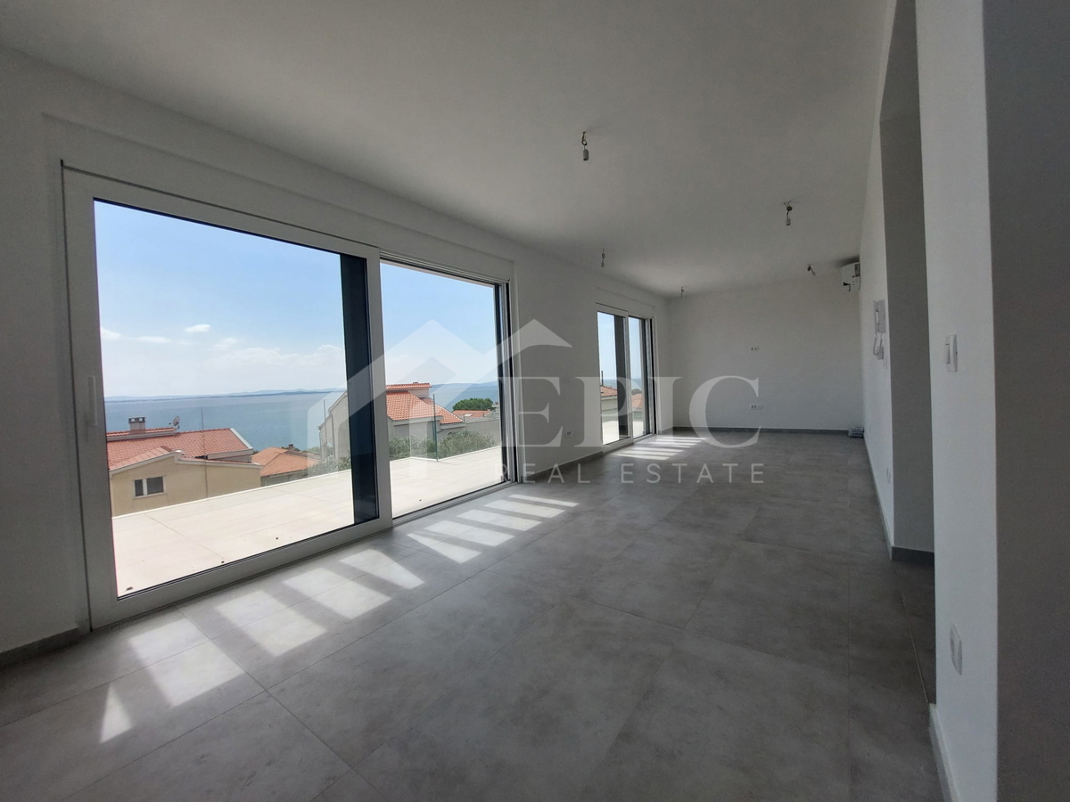 KOŽINO, ZADAR - TRISOBNO STANOVANJE S KROVNIM TERASO