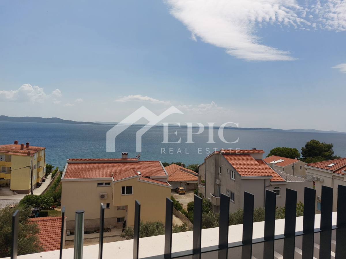 KOŽINO, ZADAR - TRISOBNO STANOVANJE S KROVNIM TERASO