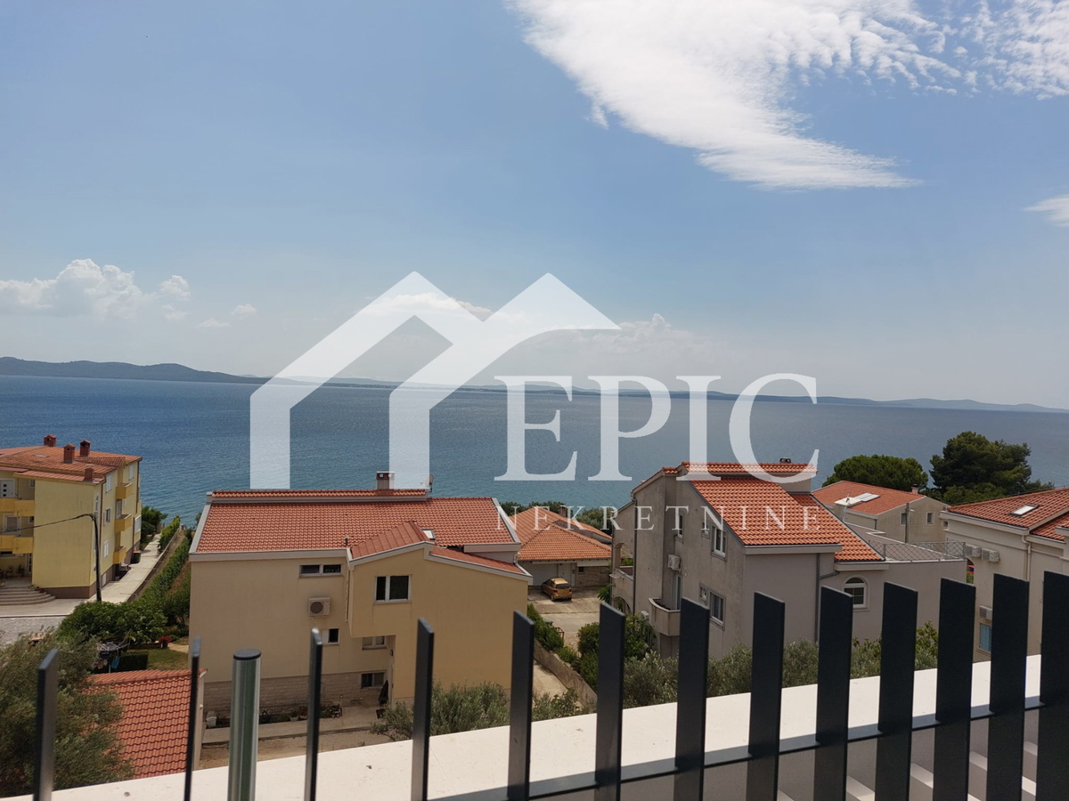 KOŽINO, ZADAR - TRISOBNO STANOVANJE S KROVNIM TERASO
