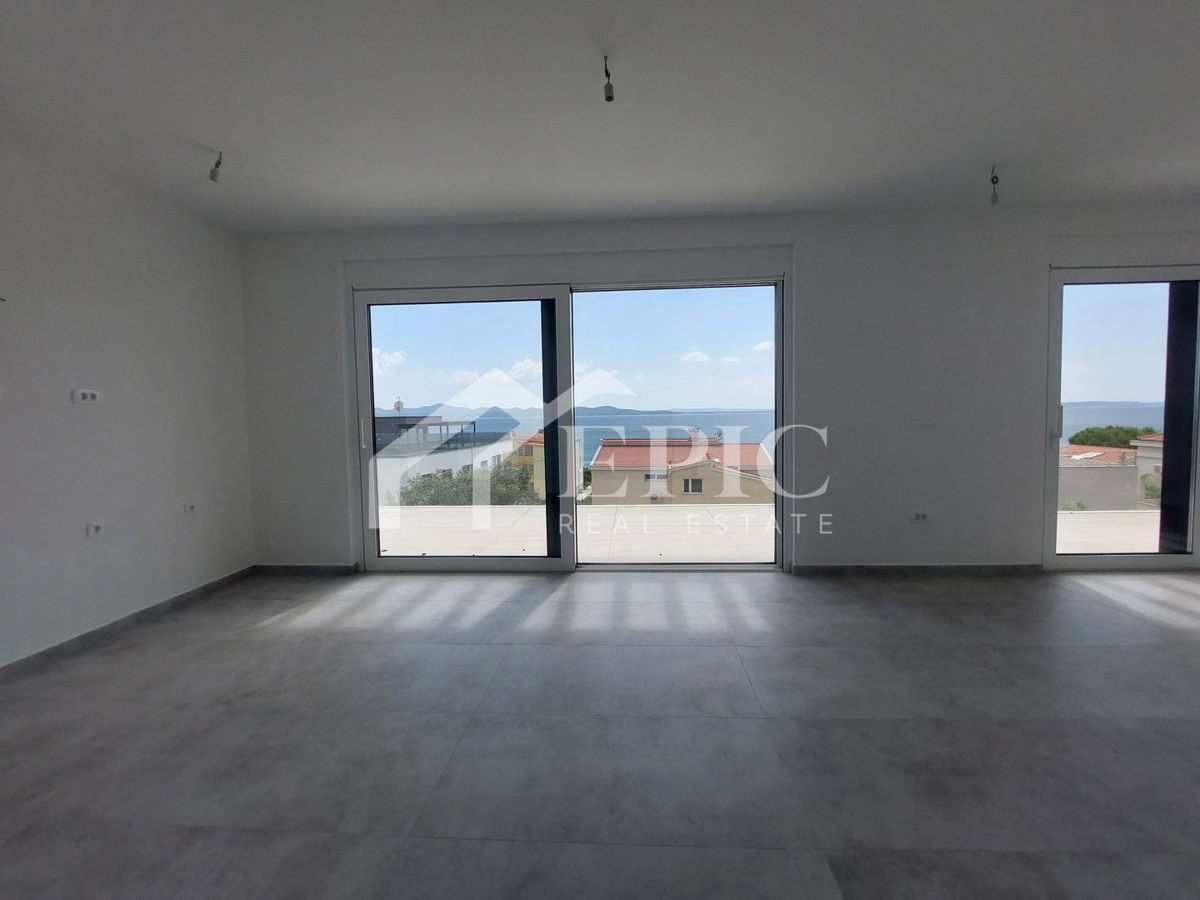 KOŽINO, ZADAR - TRISOBNO STANOVANJE S KROVNIM TERASO