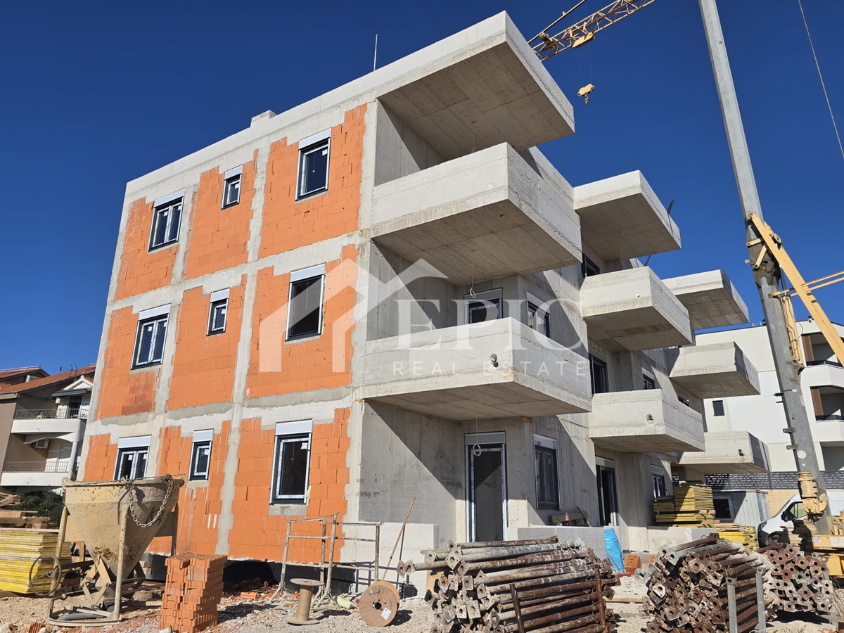 NOVOGRADNJA - PLOVANIJA, ENOSOBNO STANOVANJE Z VRTOM