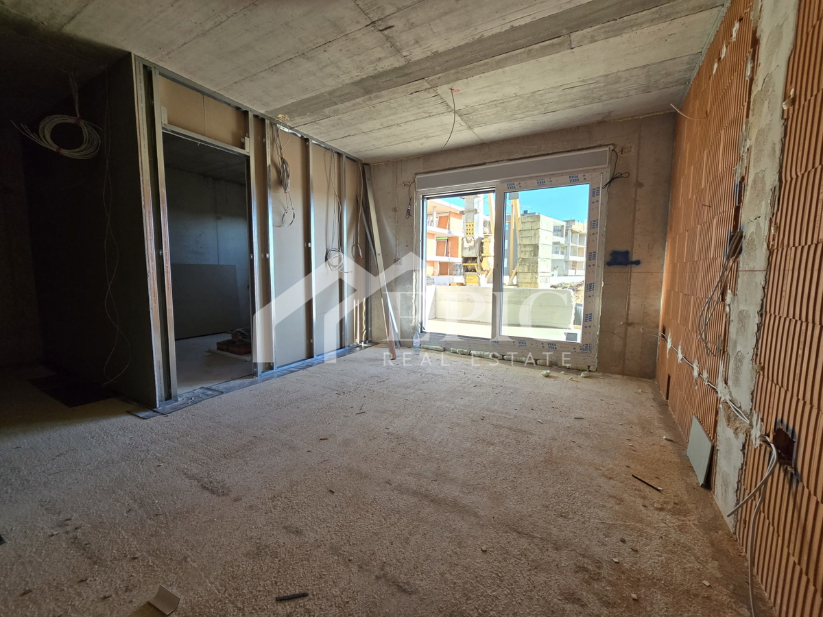 NOVOGRADNJA - PLOVANIJA, ENOSOBNO STANOVANJE Z VRTOM