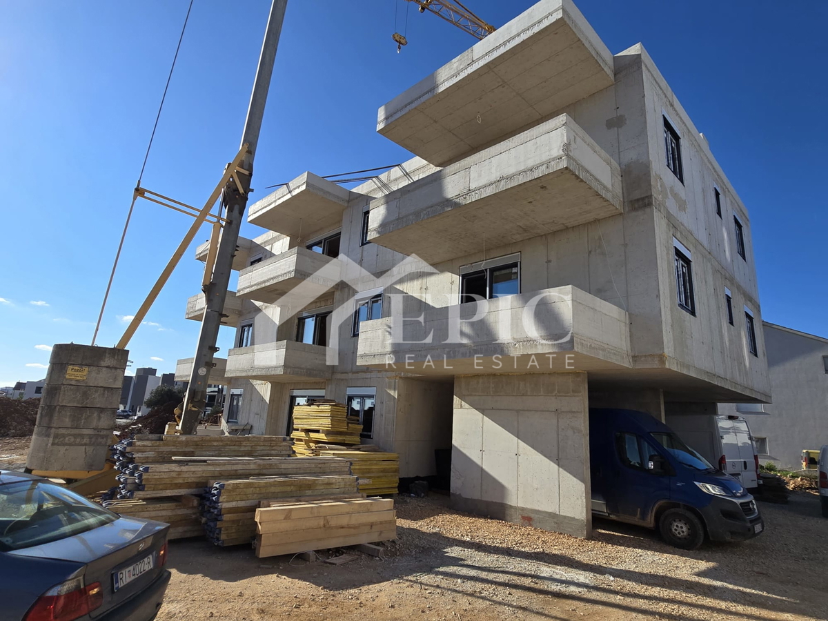 PLOVANIJA, 3-POSTELJSKO STANOVANJE V 1. NADSTROPJU