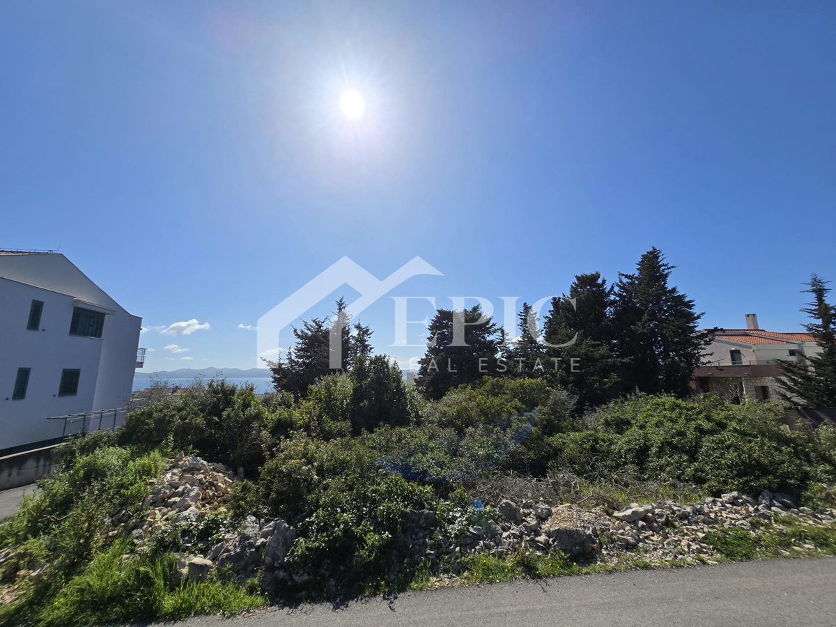 ATRAKTIVNO ZEMLJIŠČE - DIKLO, ZADAR