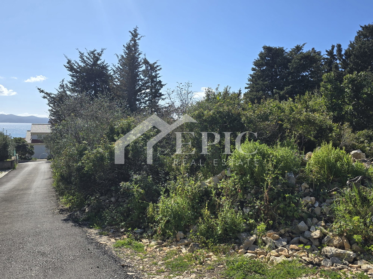 ATRAKTIVNO ZEMLJIŠČE - DIKLO, ZADAR