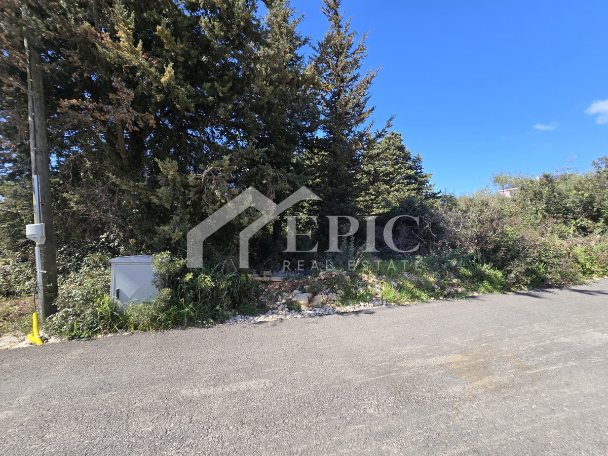 ATRAKTIVNO ZEMLJIŠČE - DIKLO, ZADAR