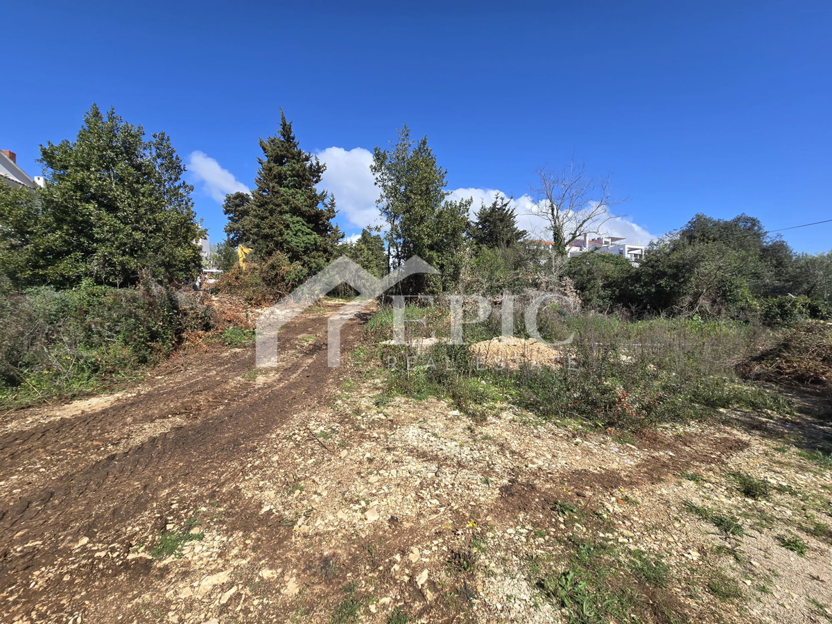 ATRAKTIVNO ZEMLJIŠČE - DIKLO, ZADAR