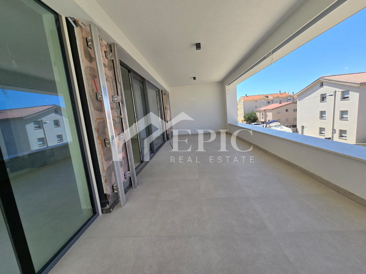 EKSKLUZIVNO STANOVANJE 500 M OD MORJA - POPOLNA PRILOŽNOST ZA ŽIVLJENJE ALI POČITNICE