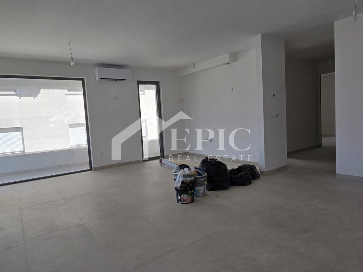 EKSKLUZIVNO STANOVANJE 500 M OD MORJA - POPOLNA PRILOŽNOST ZA ŽIVLJENJE ALI POČITNICE