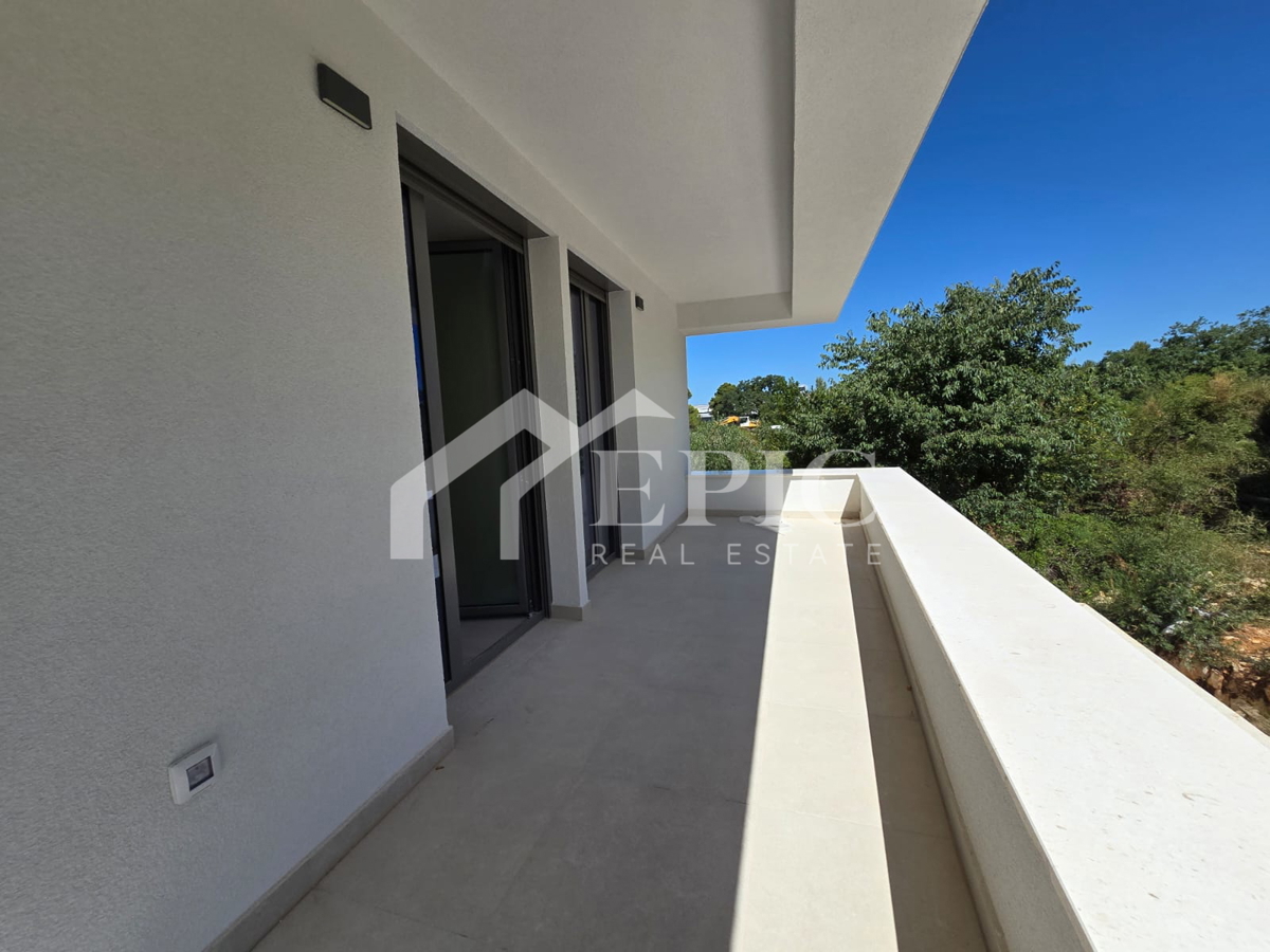 EKSKLUZIVNO STANOVANJE 500 M OD MORJA - POPOLNA PRILOŽNOST ZA ŽIVLJENJE ALI POČITNICE