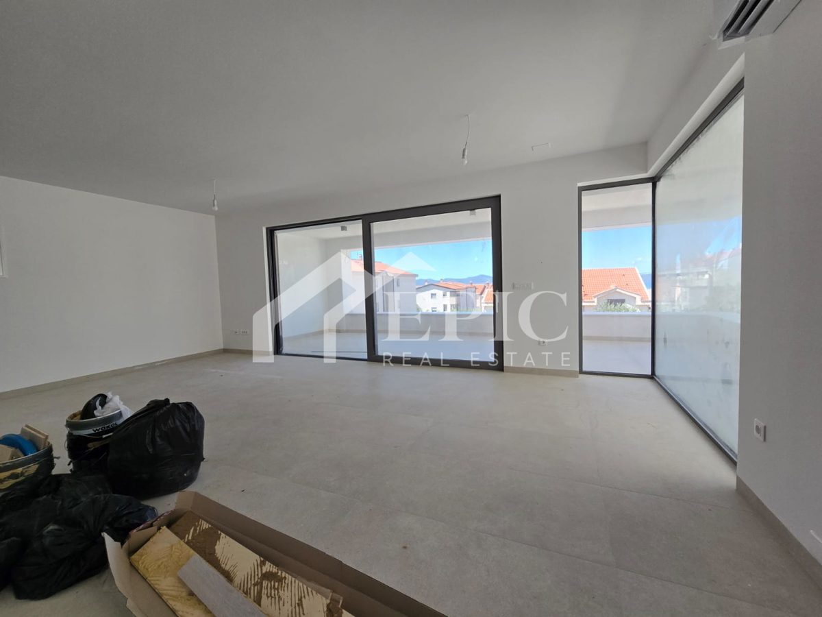 EKSKLUZIVNO STANOVANJE 500 M OD MORJA - POPOLNA PRILOŽNOST ZA ŽIVLJENJE ALI POČITNICE