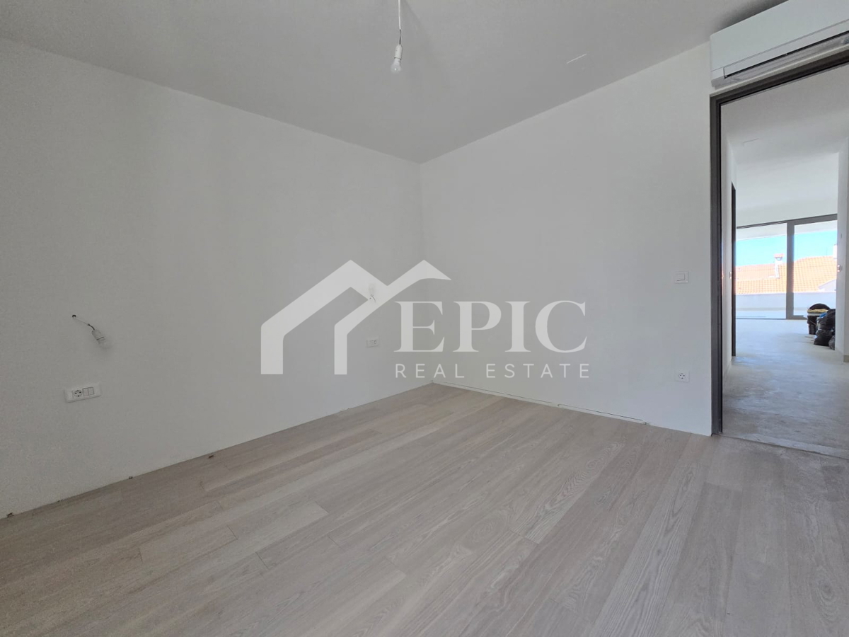 EKSKLUZIVNO STANOVANJE 500 M OD MORJA - POPOLNA PRILOŽNOST ZA ŽIVLJENJE ALI POČITNICE